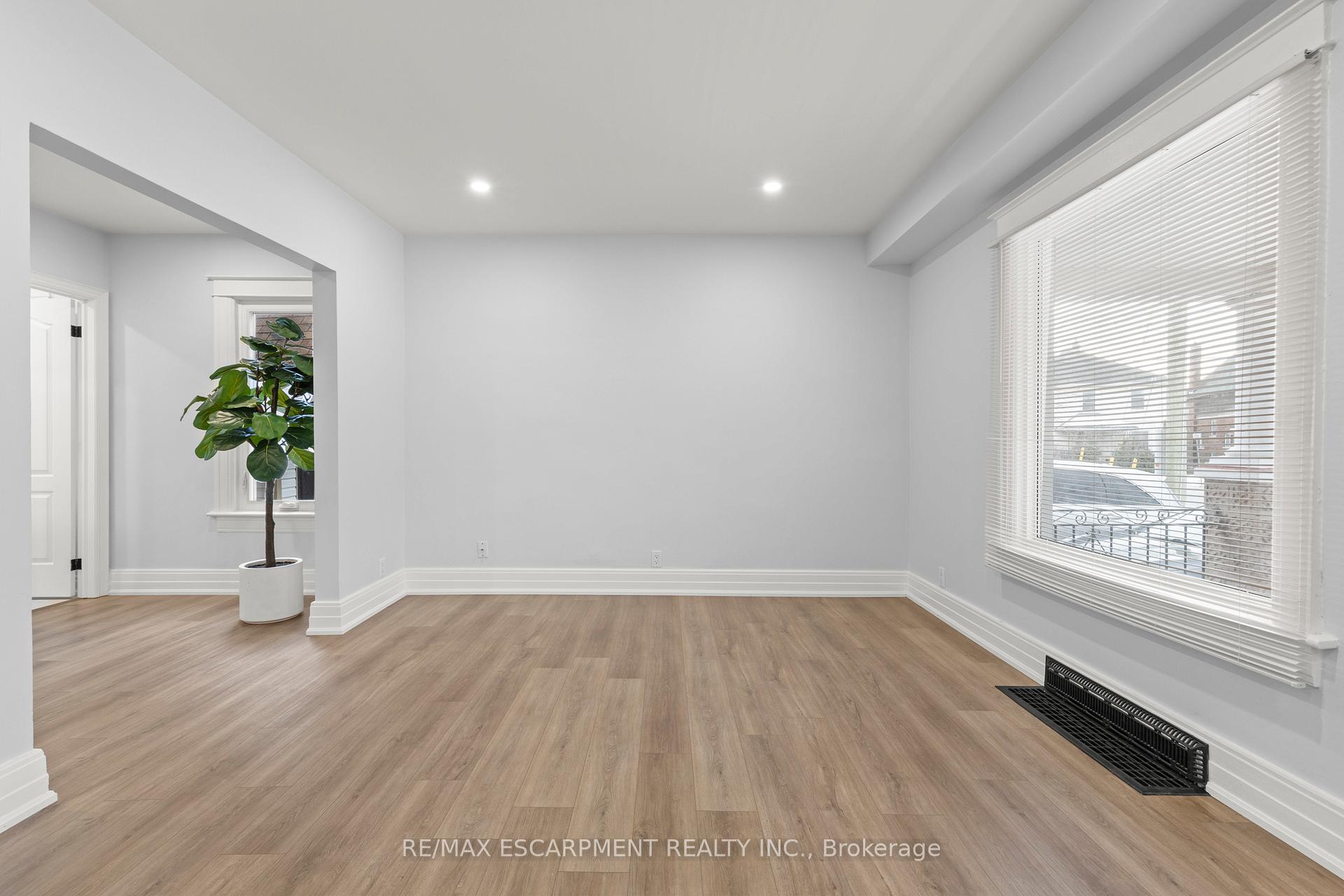 Photo 7 of 2 Berryman Avenue, St. Catharines, E. Chester — HOMEH