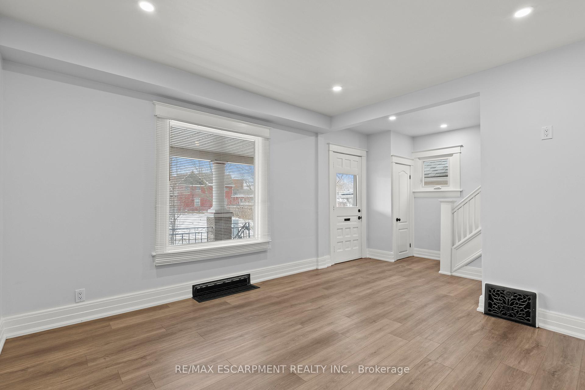 Photo 8 of 2 Berryman Avenue, St. Catharines, E. Chester — HOMEH