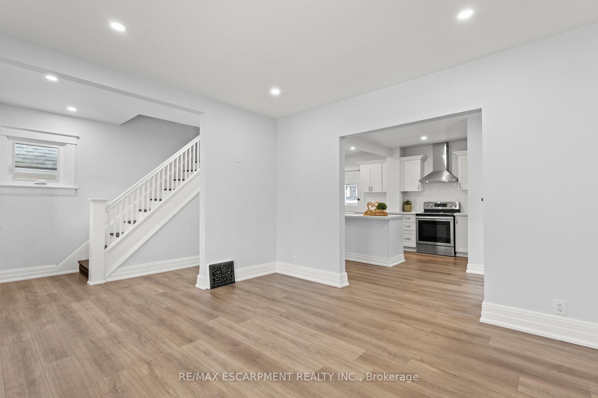 Photo 9 of 2 Berryman Avenue, St. Catharines, E. Chester — HOMEH