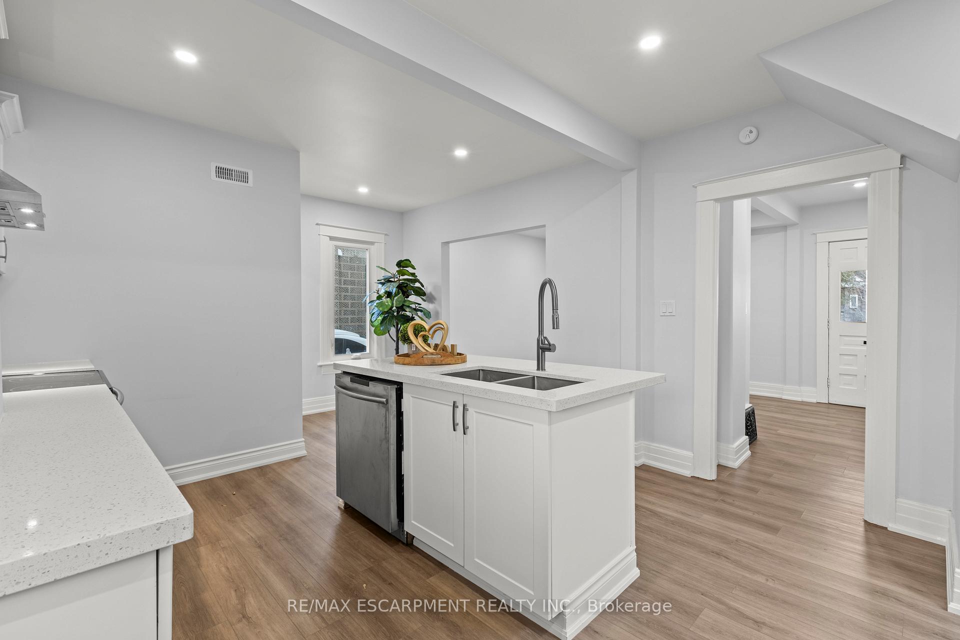 Photo 13 of 2 Berryman Avenue, St. Catharines, E. Chester — HOMEH
