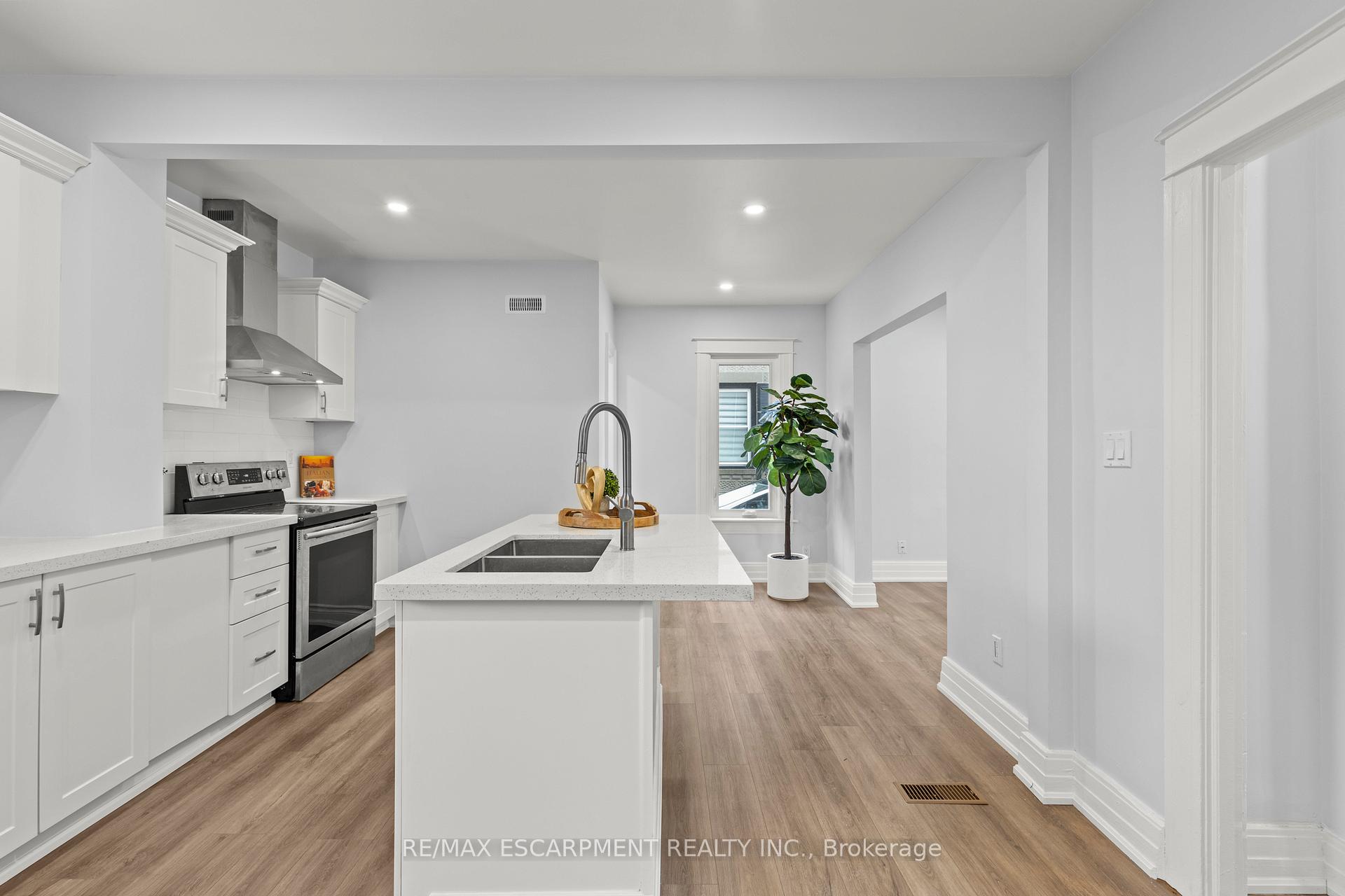 Photo 14 of 2 Berryman Avenue, St. Catharines, E. Chester — HOMEH