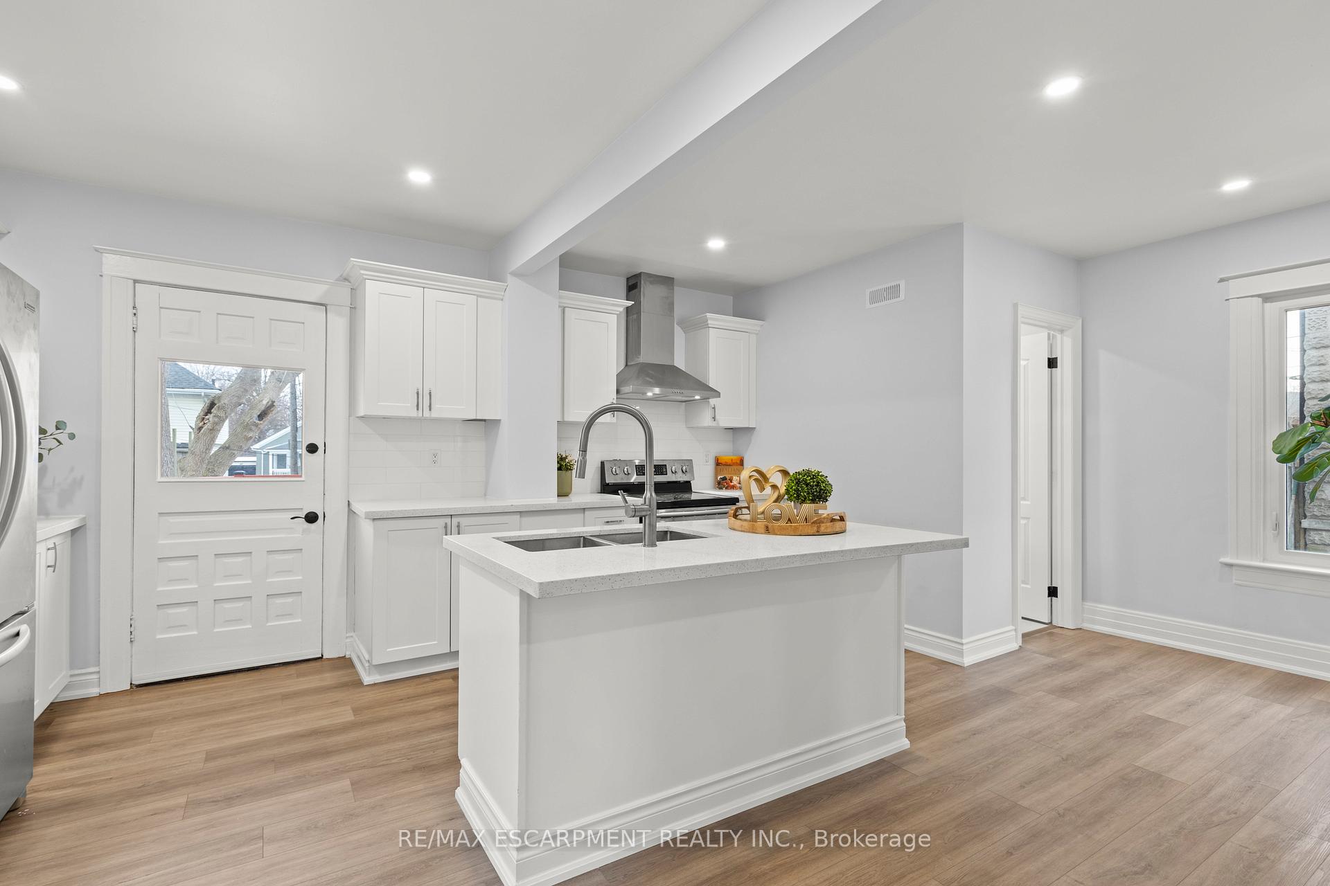 Photo 15 of 2 Berryman Avenue, St. Catharines, E. Chester — HOMEH
