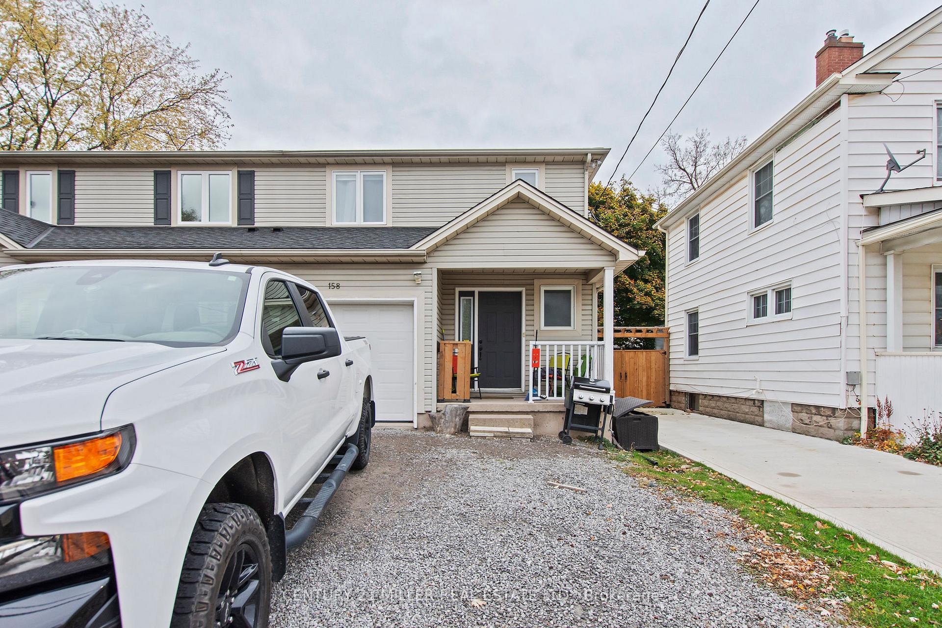 Front of 158 York Street W