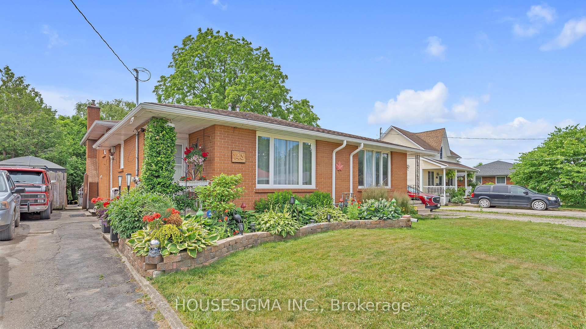 Photo 2 of 143 Chestnut Street, St. Thomas — HOMEH