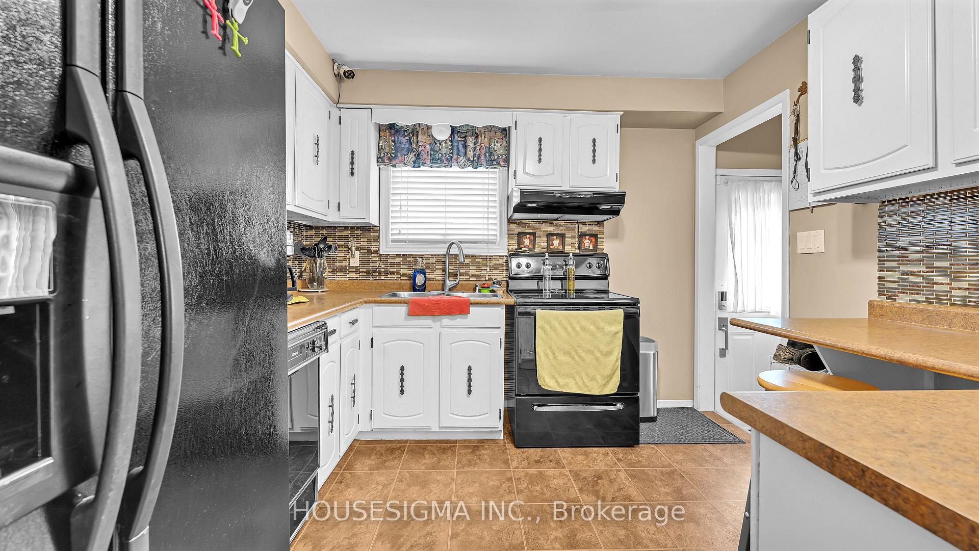 Photo 8 of 143 Chestnut Street, St. Thomas — HOMEH