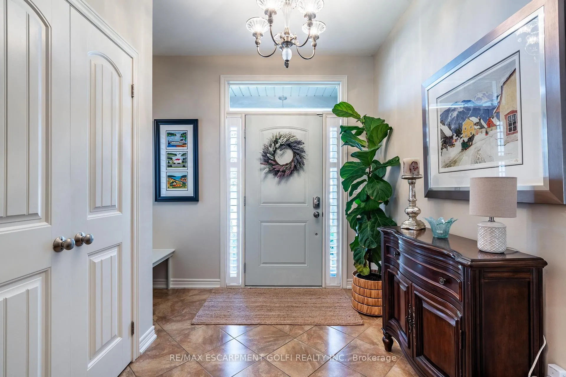 Photo 2 of 56 Videl Crescent N, St. Catharines, Grapeview — HOMEH