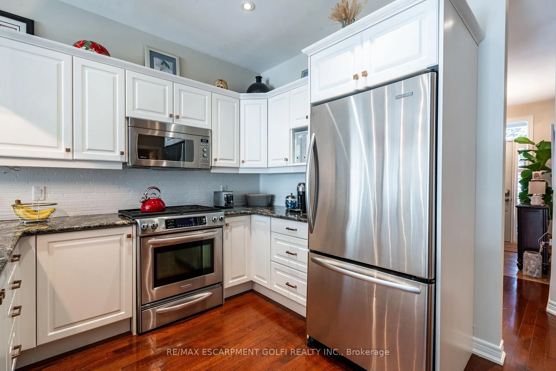 Photo 5 of 56 Videl Crescent N, St. Catharines, Grapeview — HOMEH