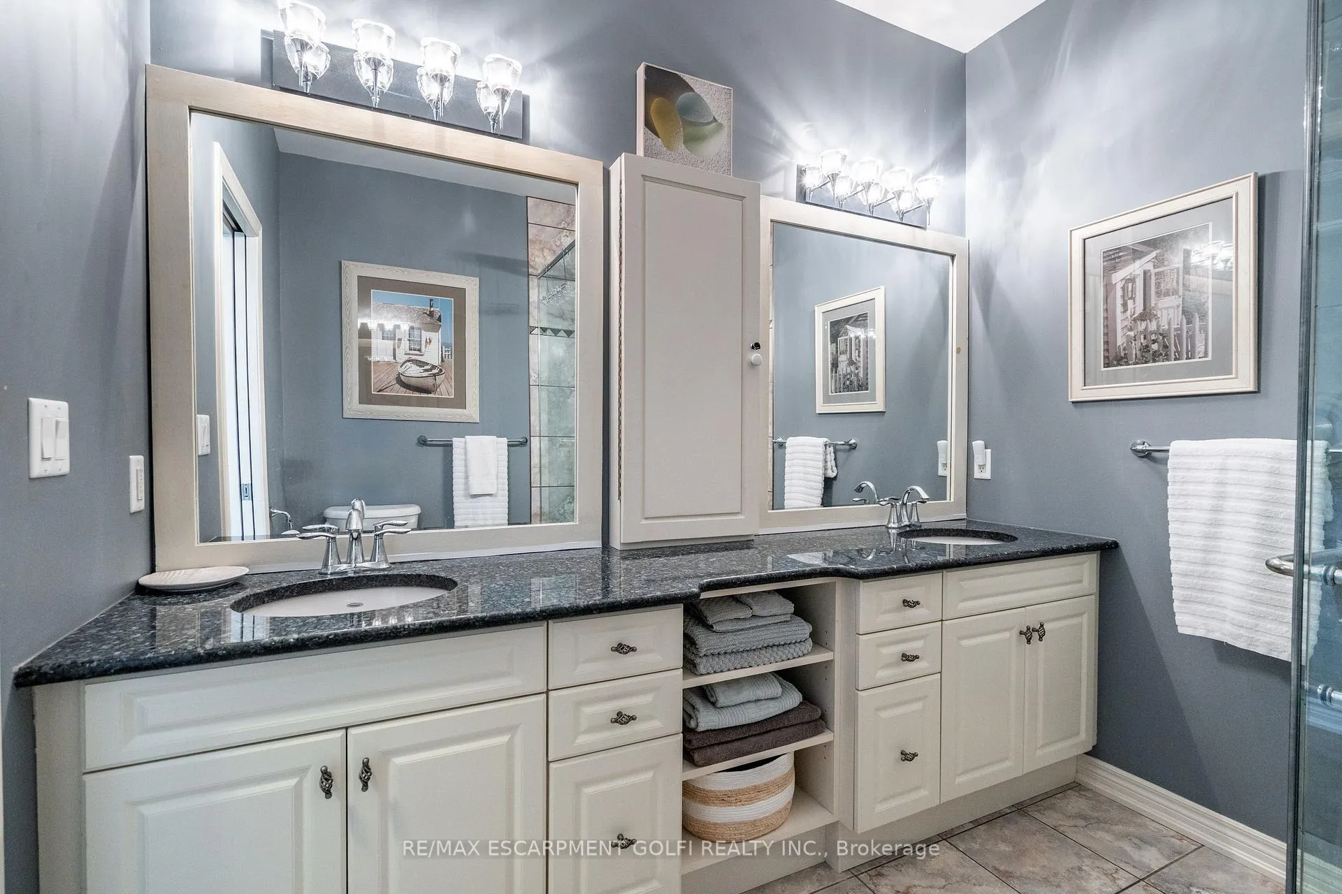 Photo 13 of 56 Videl Crescent N, St. Catharines, Grapeview — HOMEH