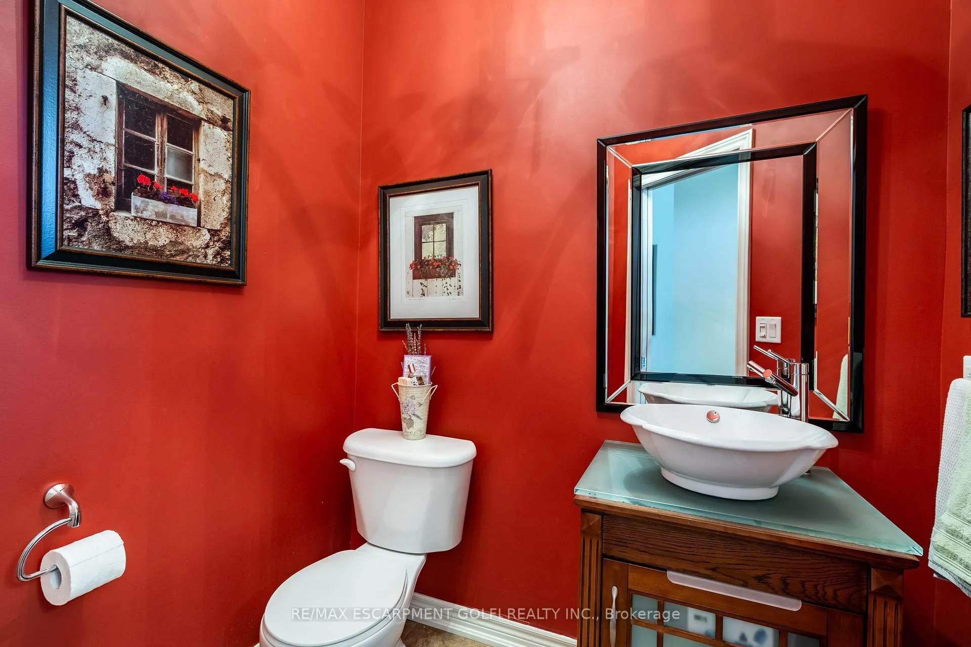 Photo 15 of 56 Videl Crescent N, St. Catharines, Grapeview — HOMEH