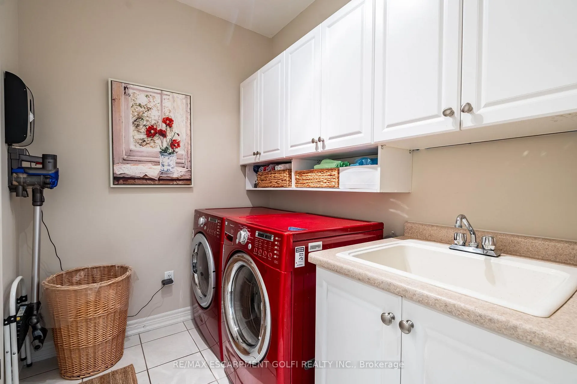 Photo 16 of 56 Videl Crescent N, St. Catharines, Grapeview — HOMEH