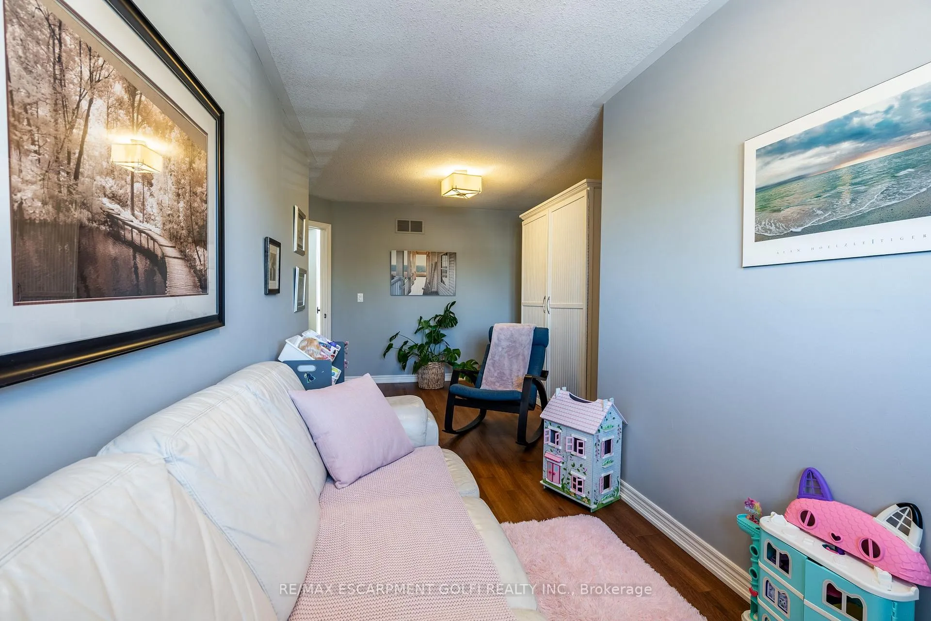 Photo 25 of 56 Videl Crescent N, St. Catharines, Grapeview — HOMEH