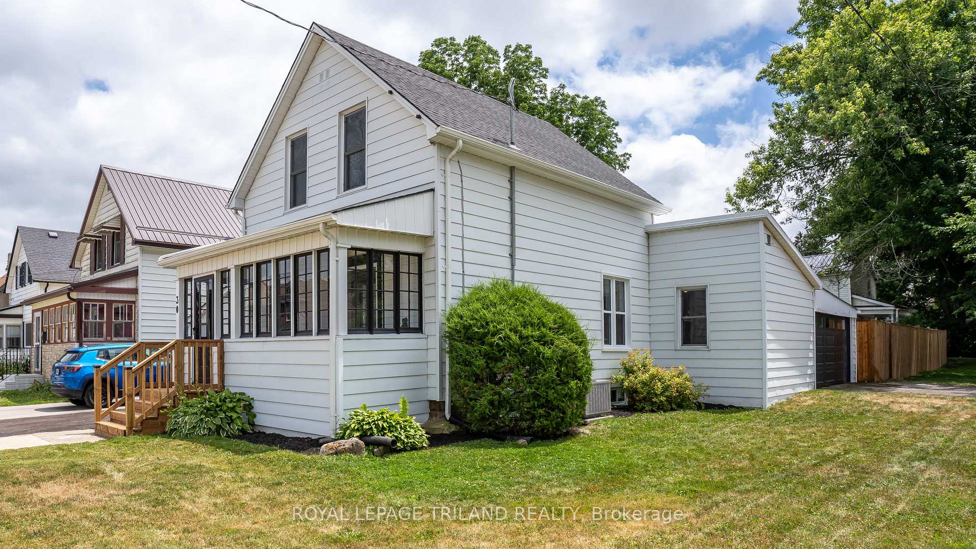 Photo 3 of 30 Chester Street, St. Thomas — HOMEH