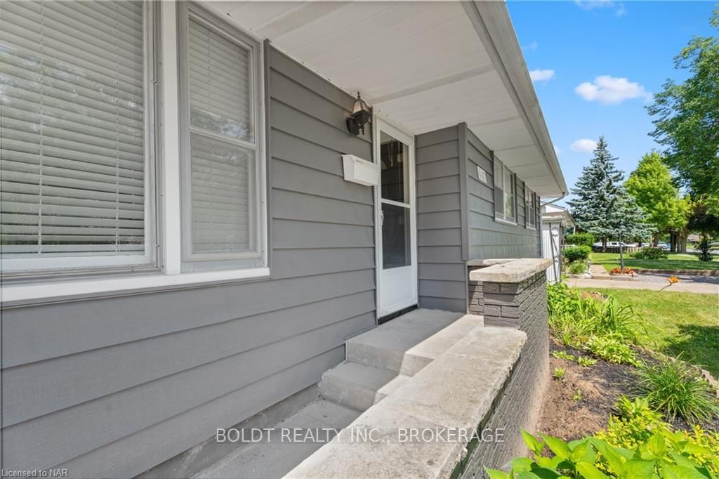 Photo 4 of Unit UPPER, 441 Bunting Road, St. Catharines, Carlton/Bunting — HOMEH