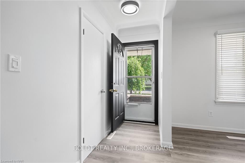 Photo 5 of Unit UPPER, 441 Bunting Road, St. Catharines, Carlton/Bunting — HOMEH