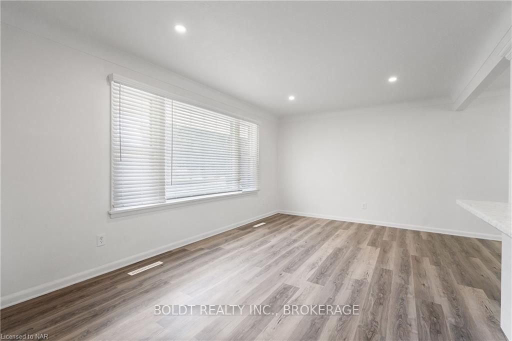 Photo 10 of Unit UPPER, 441 Bunting Road, St. Catharines, Carlton/Bunting — HOMEH