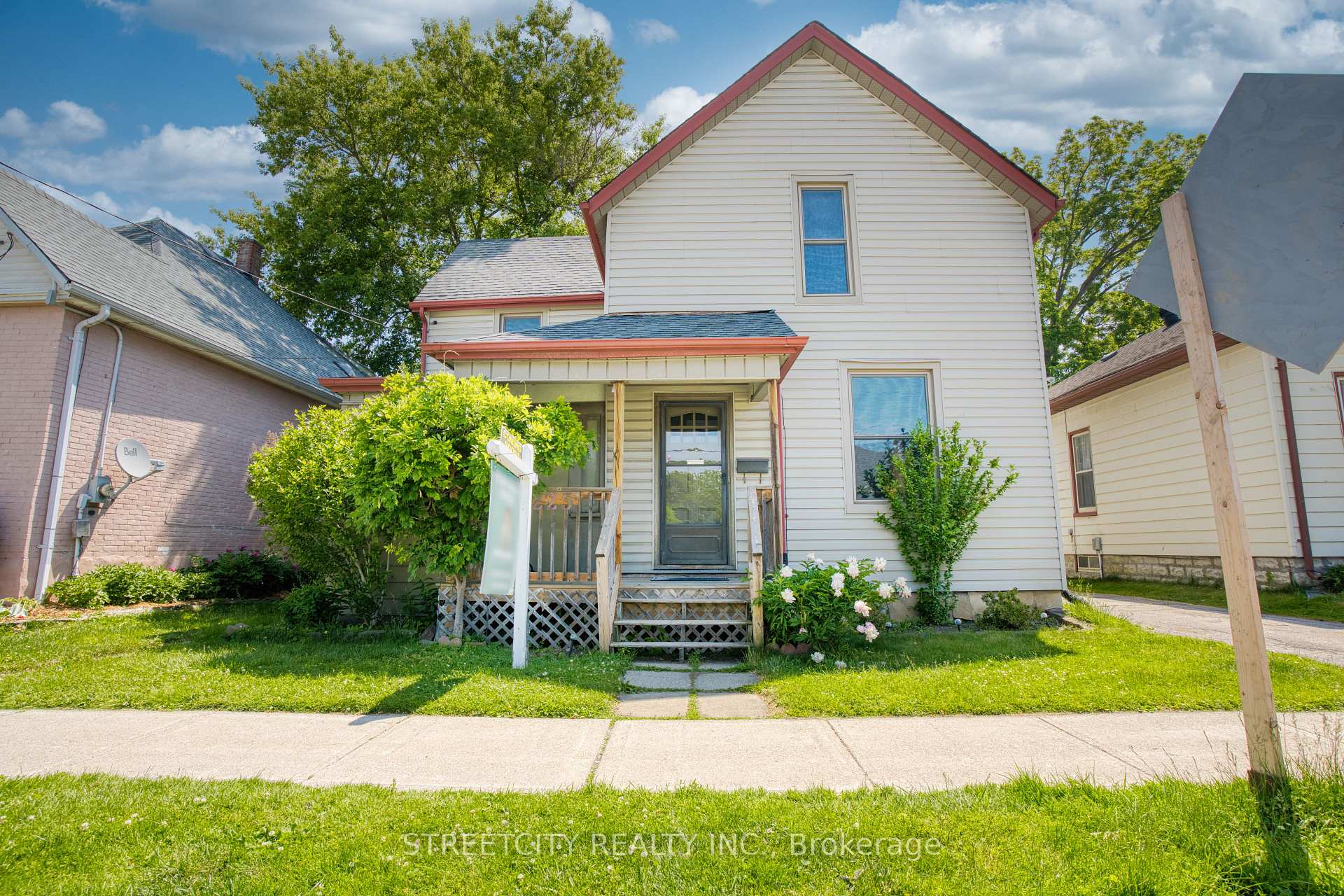 Front of 225 Ross Street