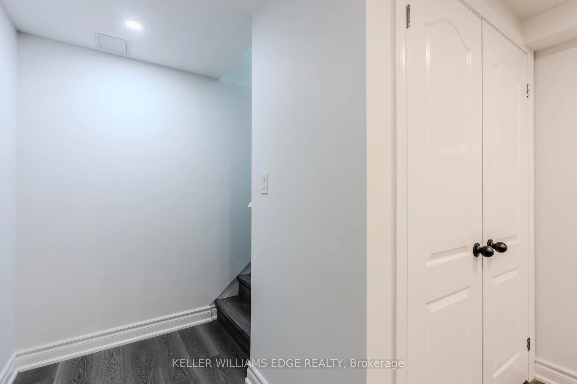 Photo 2 of Unit LOWER, 16 Doreen Court, Hamilton, Huntington — HOMEH