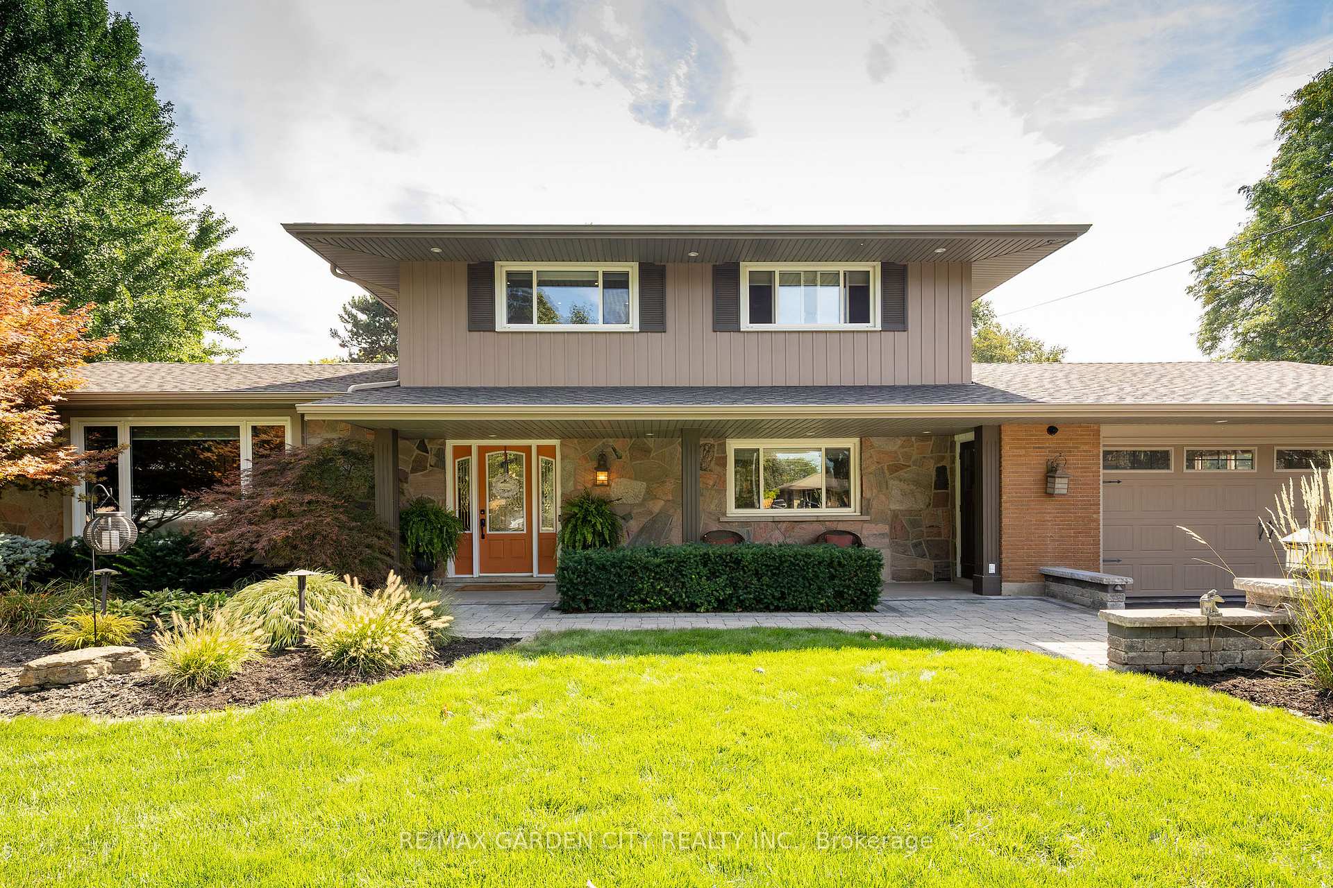 Photo 4 of 26 Cabot Drive, St. Catharines, Vine/Linwell — HOMEH