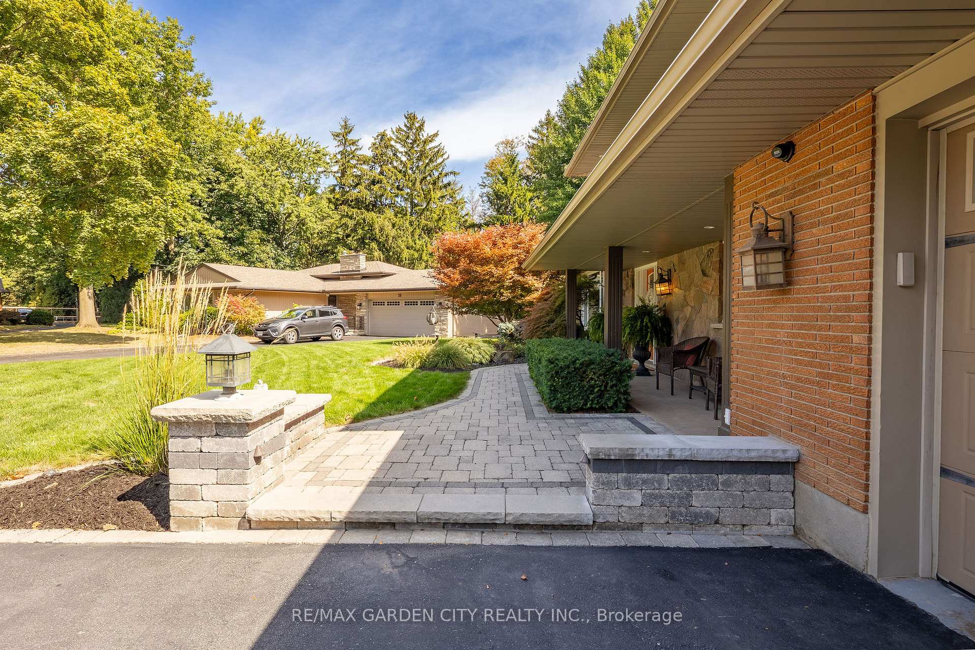Photo 5 of 26 Cabot Drive, St. Catharines, Vine/Linwell — HOMEH