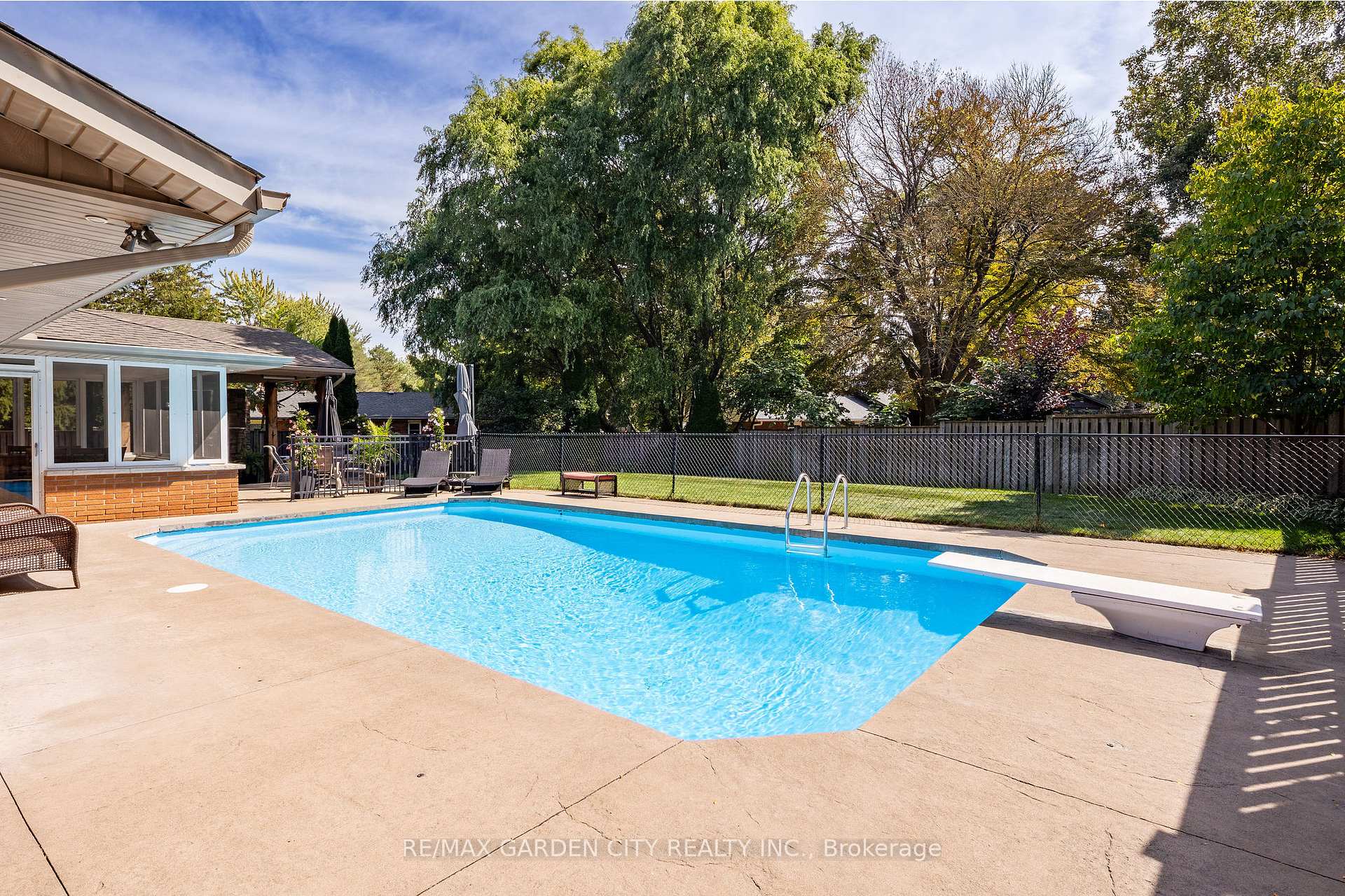 Photo 6 of 26 Cabot Drive, St. Catharines, Vine/Linwell — HOMEH