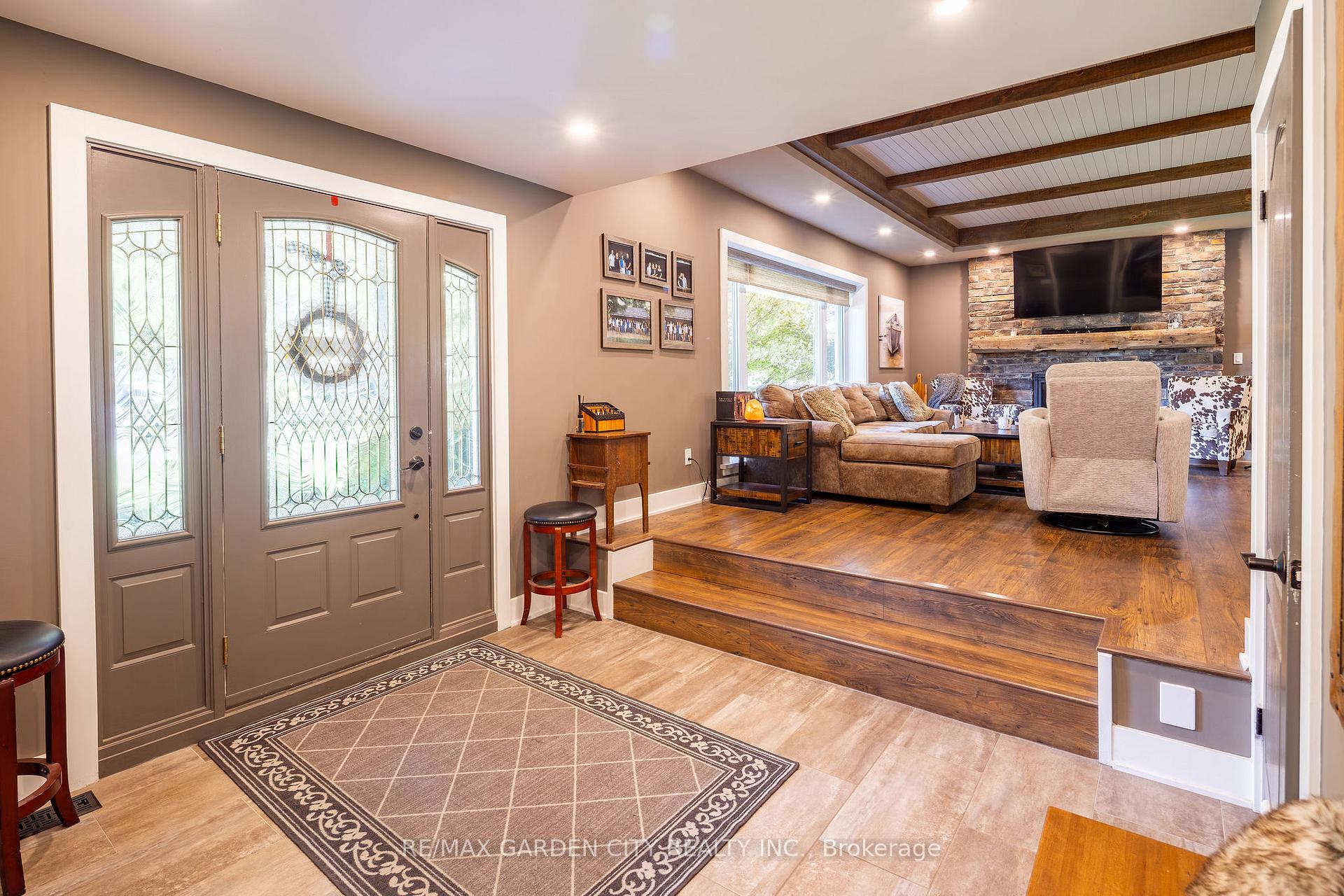 Photo 9 of 26 Cabot Drive, St. Catharines, Vine/Linwell — HOMEH