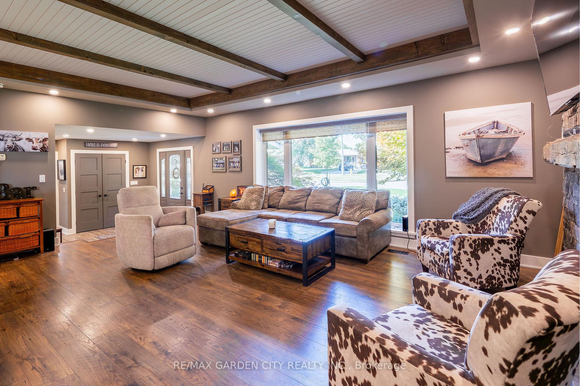 Photo 11 of 26 Cabot Drive, St. Catharines, Vine/Linwell — HOMEH