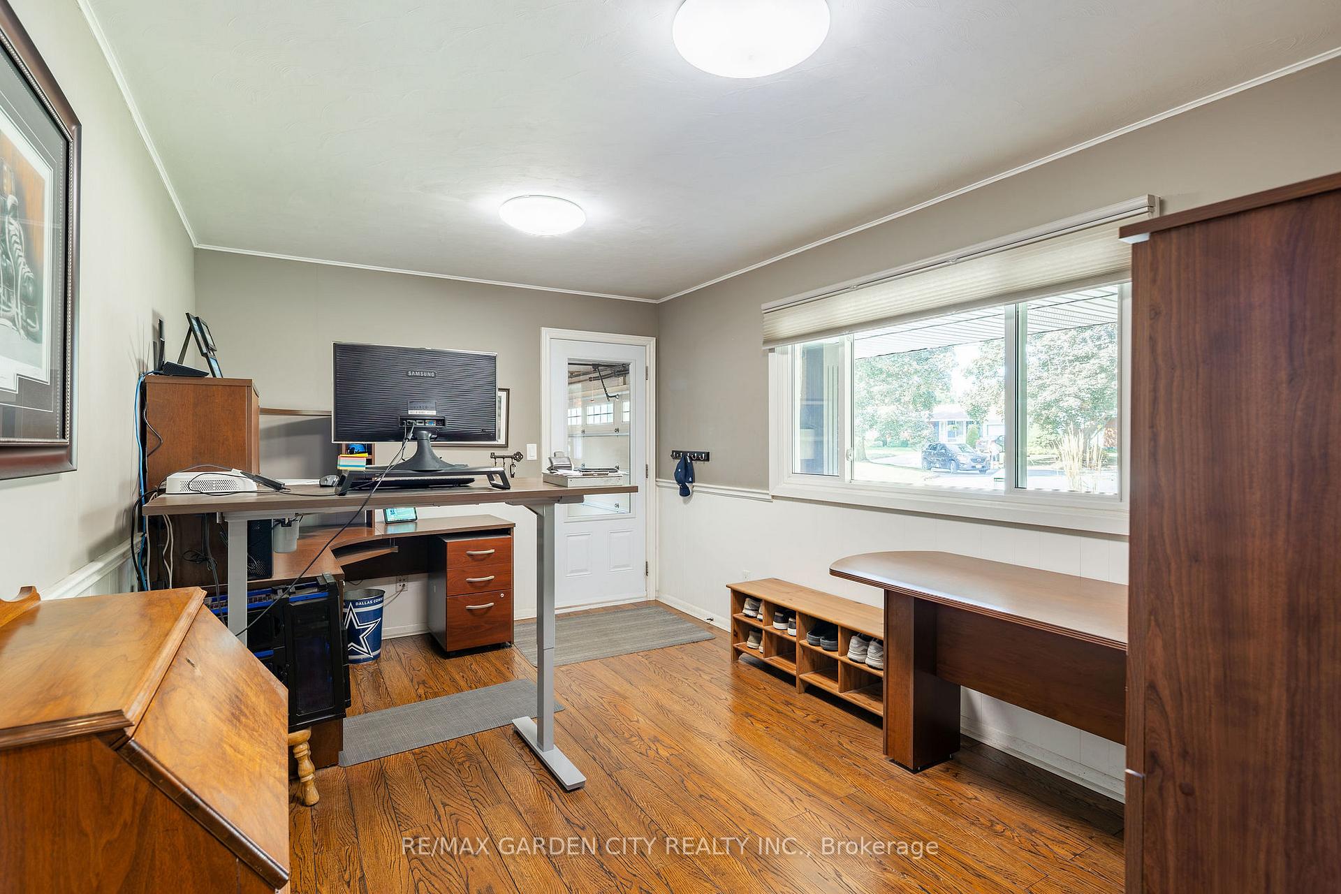 Photo 19 of 26 Cabot Drive, St. Catharines, Vine/Linwell — HOMEH