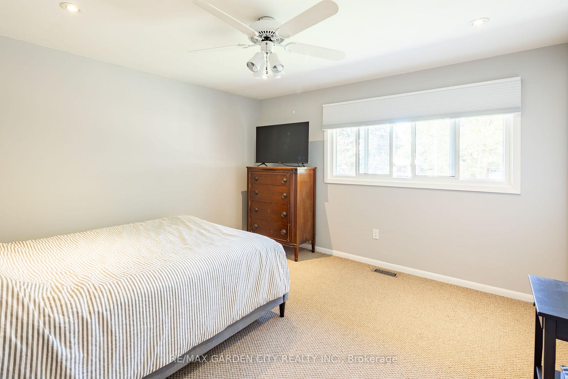 Photo 25 of 26 Cabot Drive, St. Catharines, Vine/Linwell — HOMEH