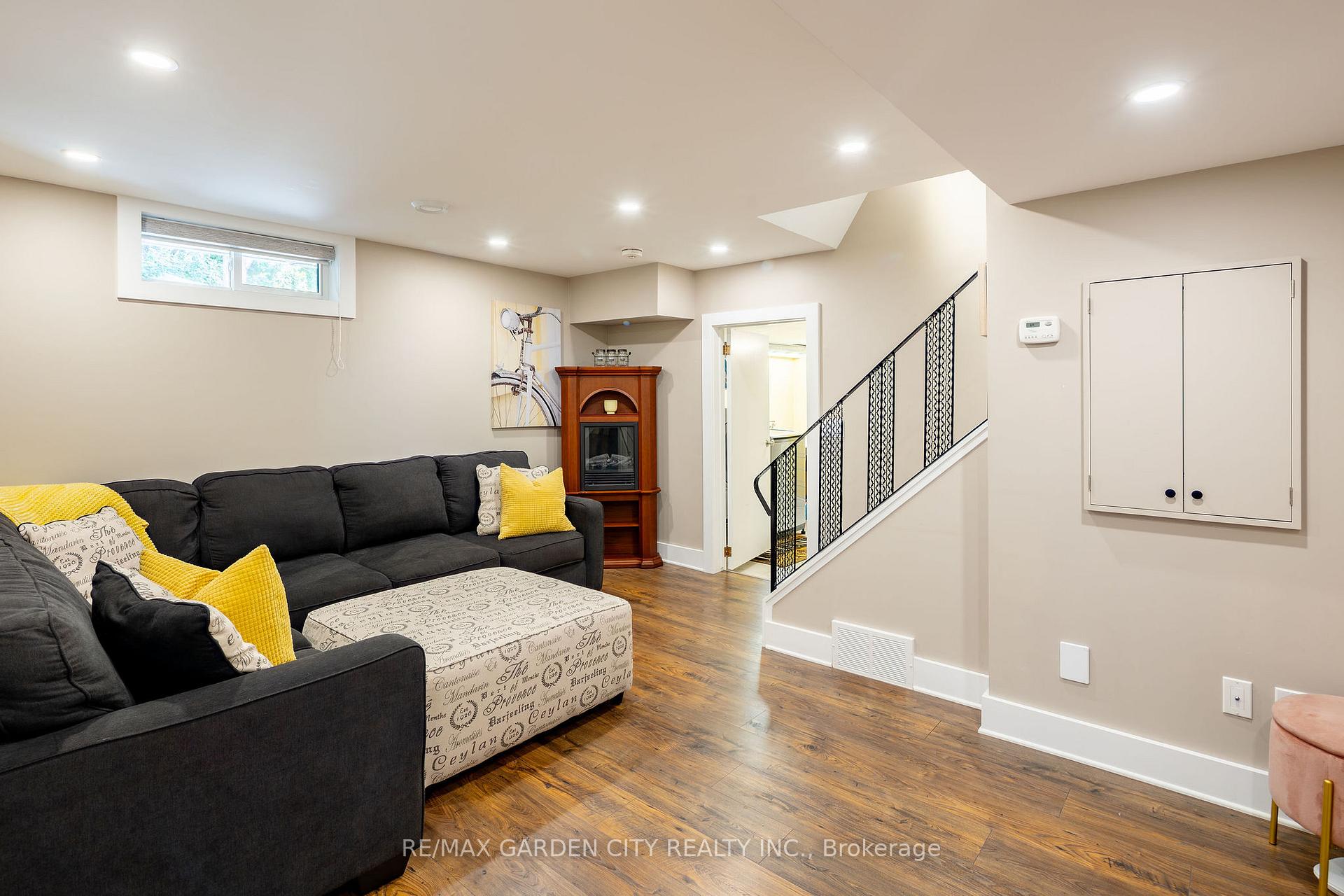 Photo 28 of 26 Cabot Drive, St. Catharines, Vine/Linwell — HOMEH