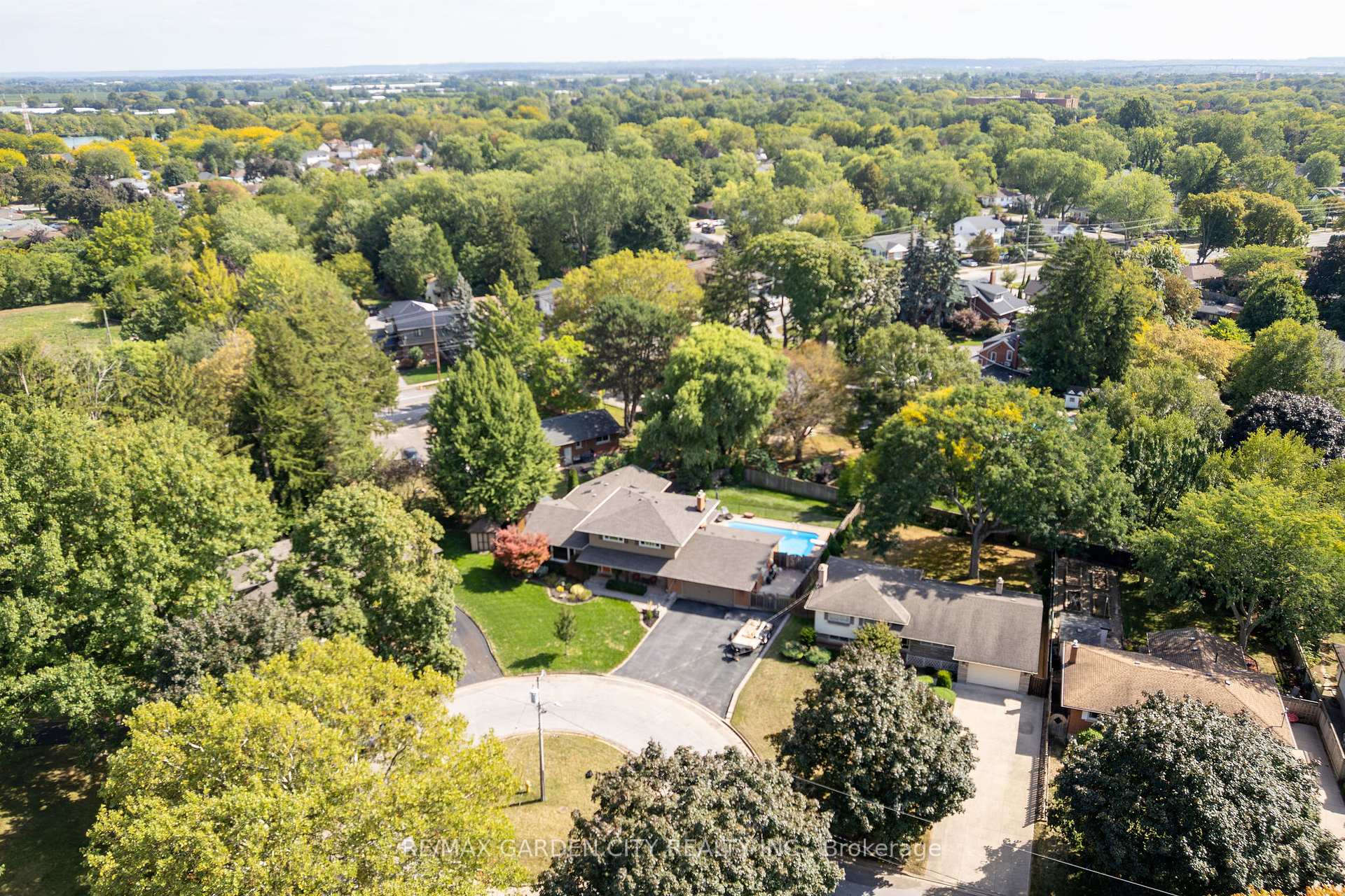 Photo 38 of 26 Cabot Drive, St. Catharines, Vine/Linwell — HOMEH