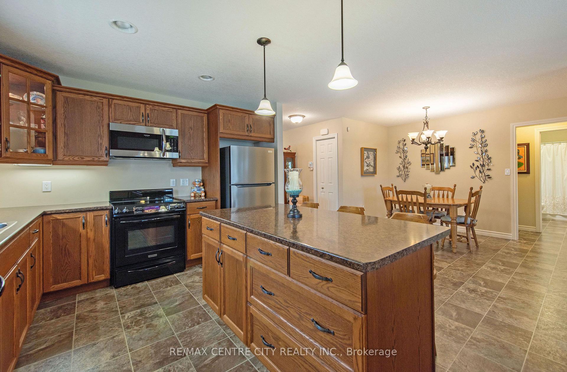 Photo 9 of 4 Harvest Court, St. Thomas — HOMEH