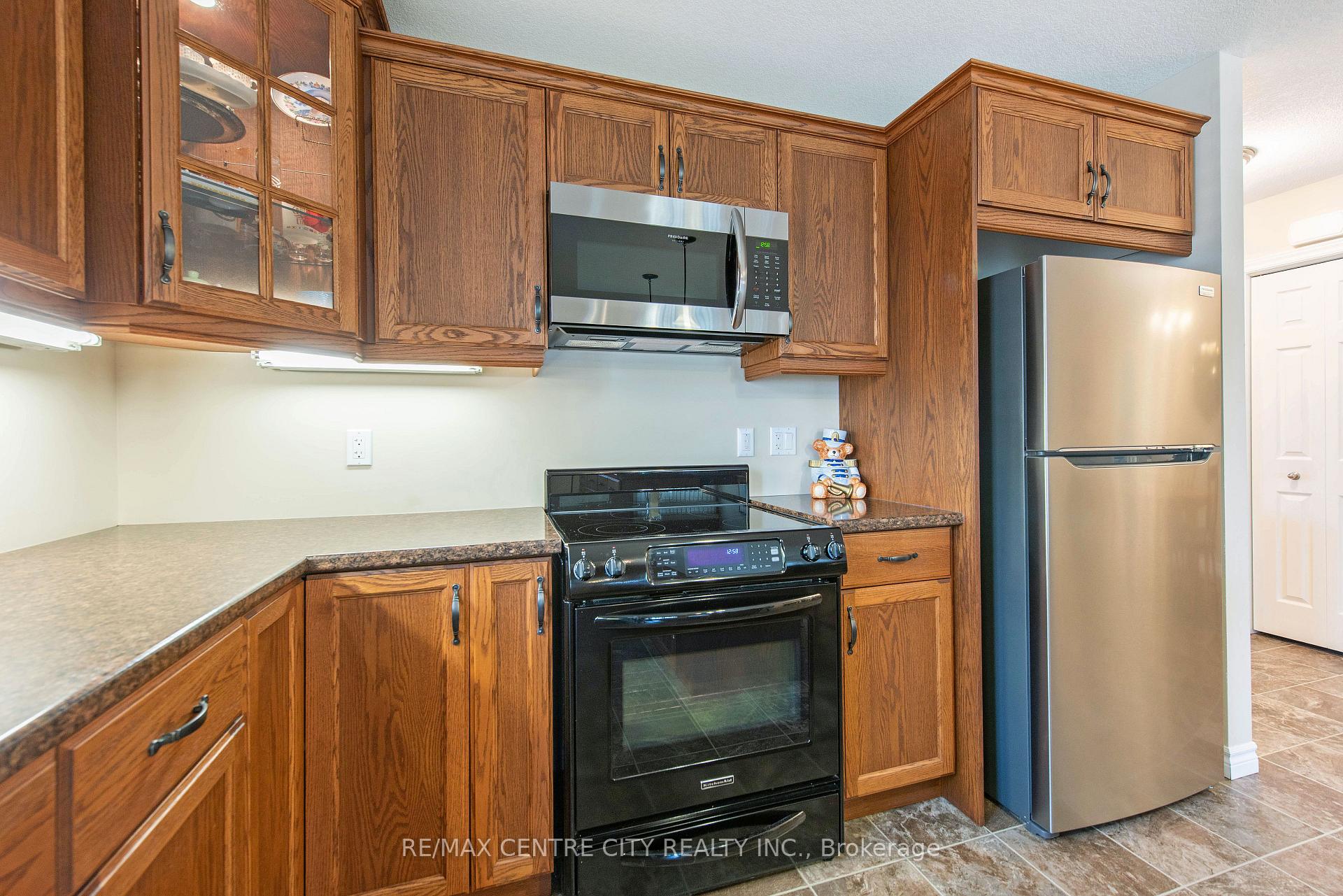 Photo 10 of 4 Harvest Court, St. Thomas — HOMEH