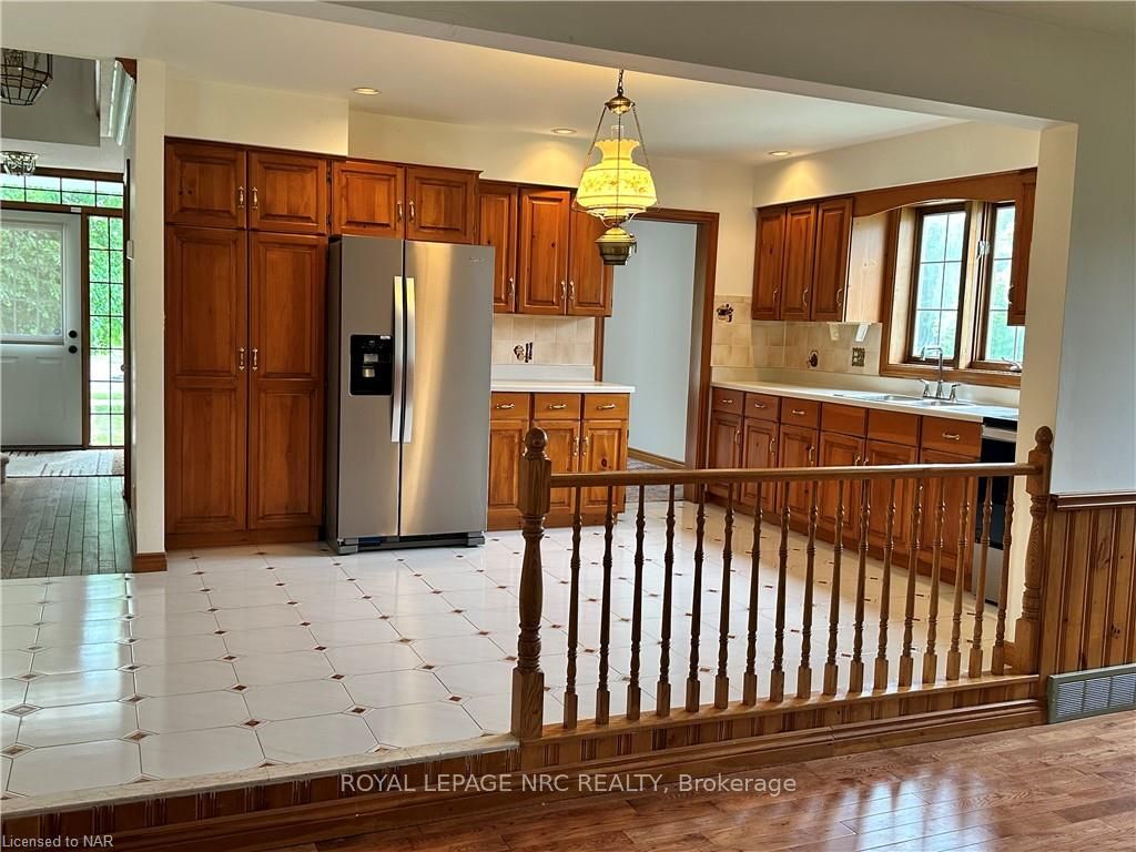 Photo 7 of 266 Glenridge Avenue, St. Catharines, Glendale/Glenridge — HOMEH
