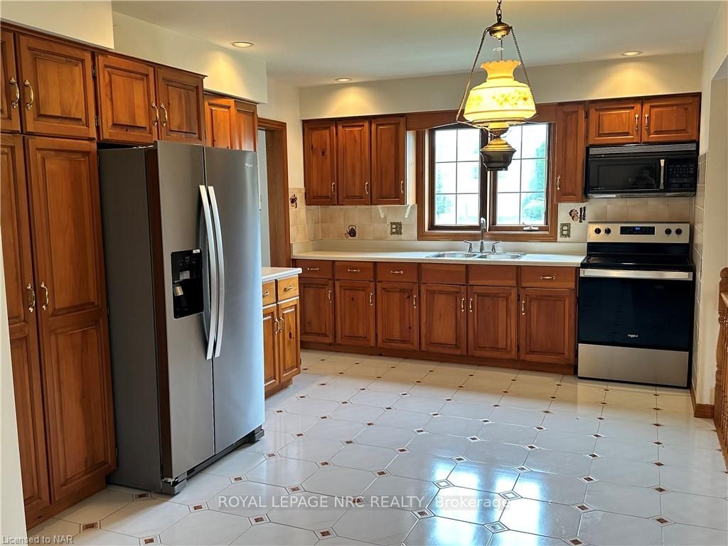 Photo 8 of 266 Glenridge Avenue, St. Catharines, Glendale/Glenridge — HOMEH
