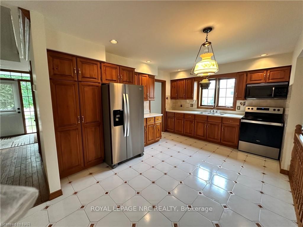 Photo 9 of 266 Glenridge Avenue, St. Catharines, Glendale/Glenridge — HOMEH