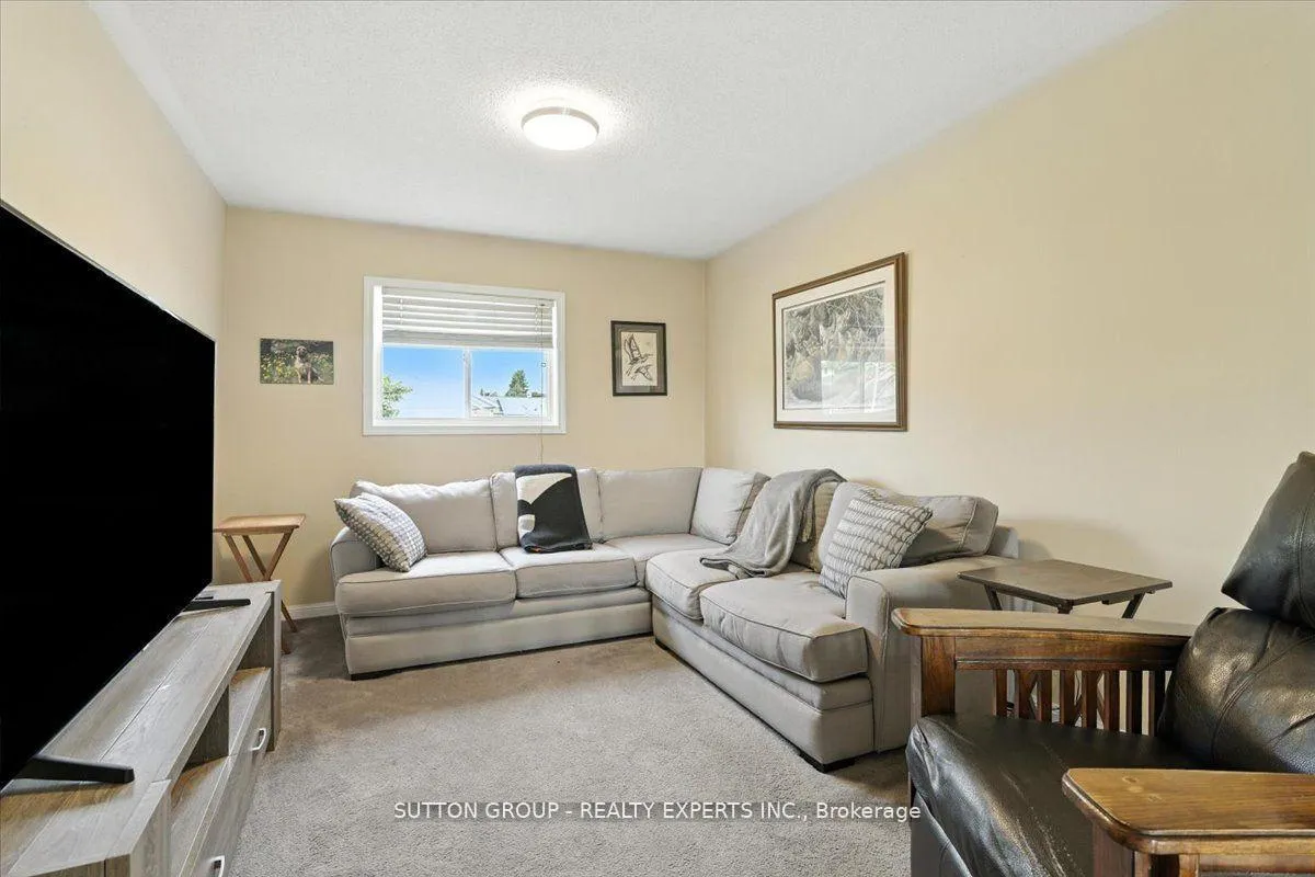 Photo 17 of 524 Garbutt Terrace, Peterborough, Northcrest Ward 5 — HOMEH
