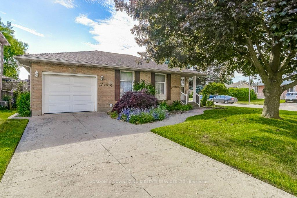 Photo 2 of 22 Farmington Drive, St. Thomas — HOMEH
