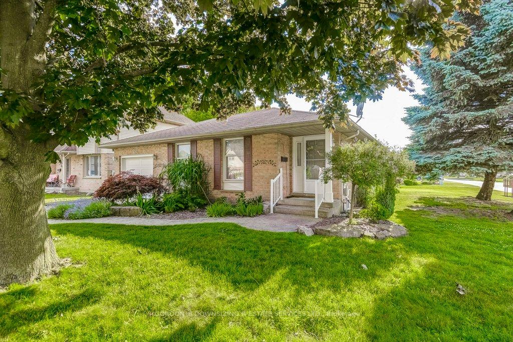 Photo 3 of 22 Farmington Drive, St. Thomas — HOMEH