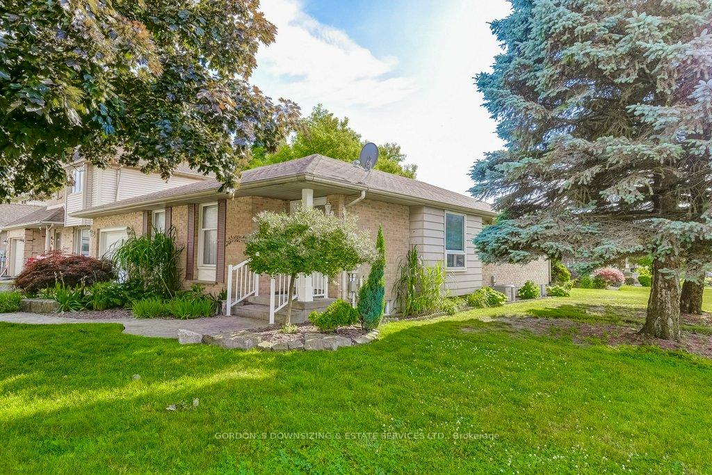 Photo 4 of 22 Farmington Drive, St. Thomas — HOMEH