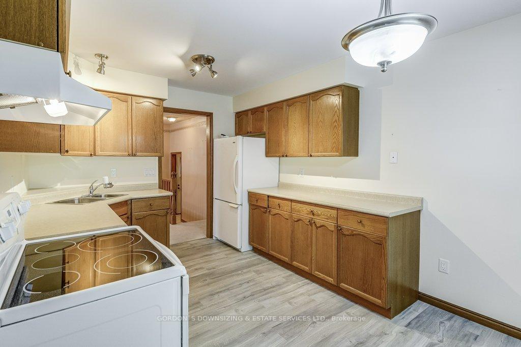 Photo 15 of 22 Farmington Drive, St. Thomas — HOMEH