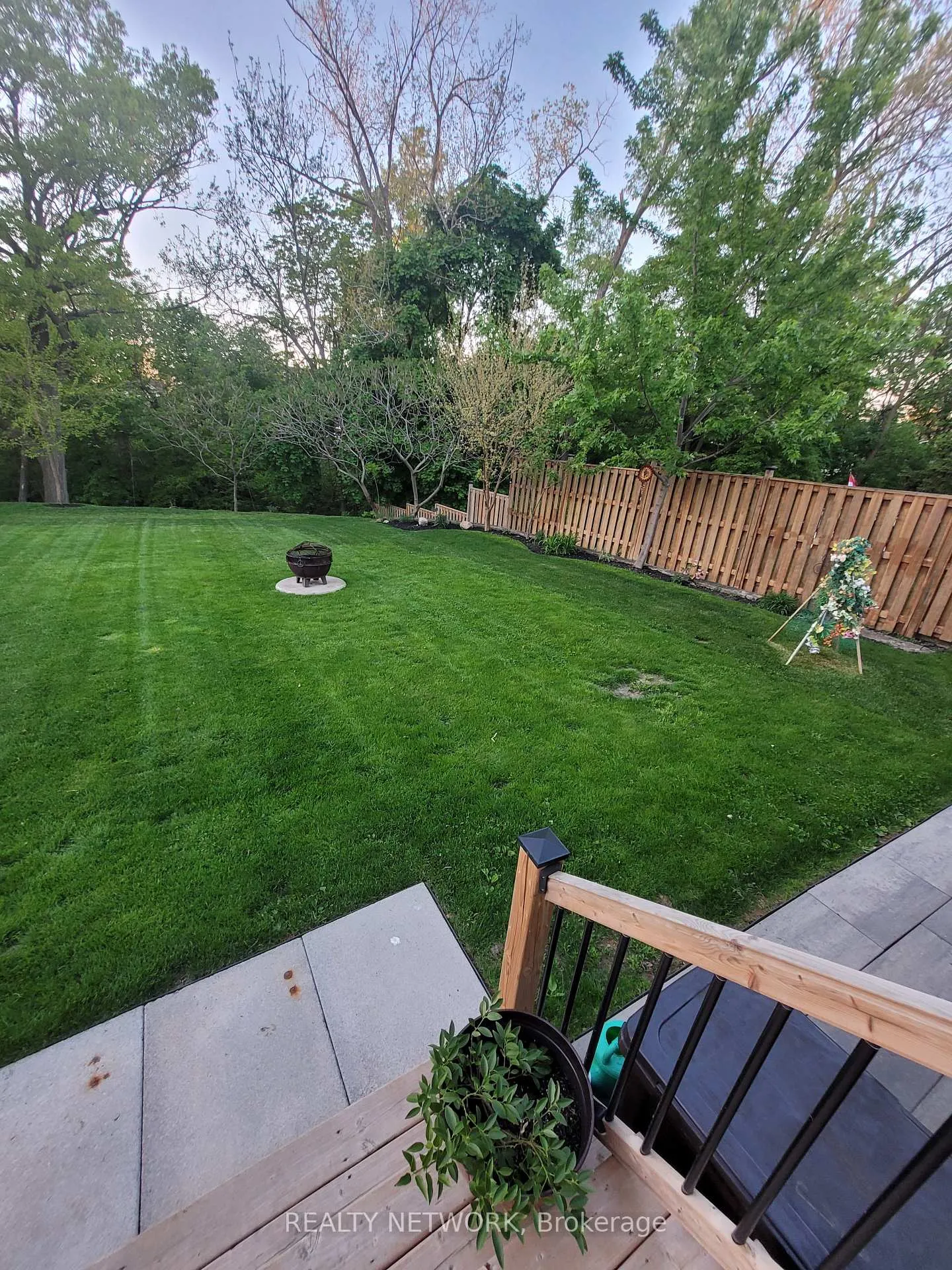 Photo 2 of 33 Rosedale Avenue, St. Catharines, Secord Woods — HOMEH