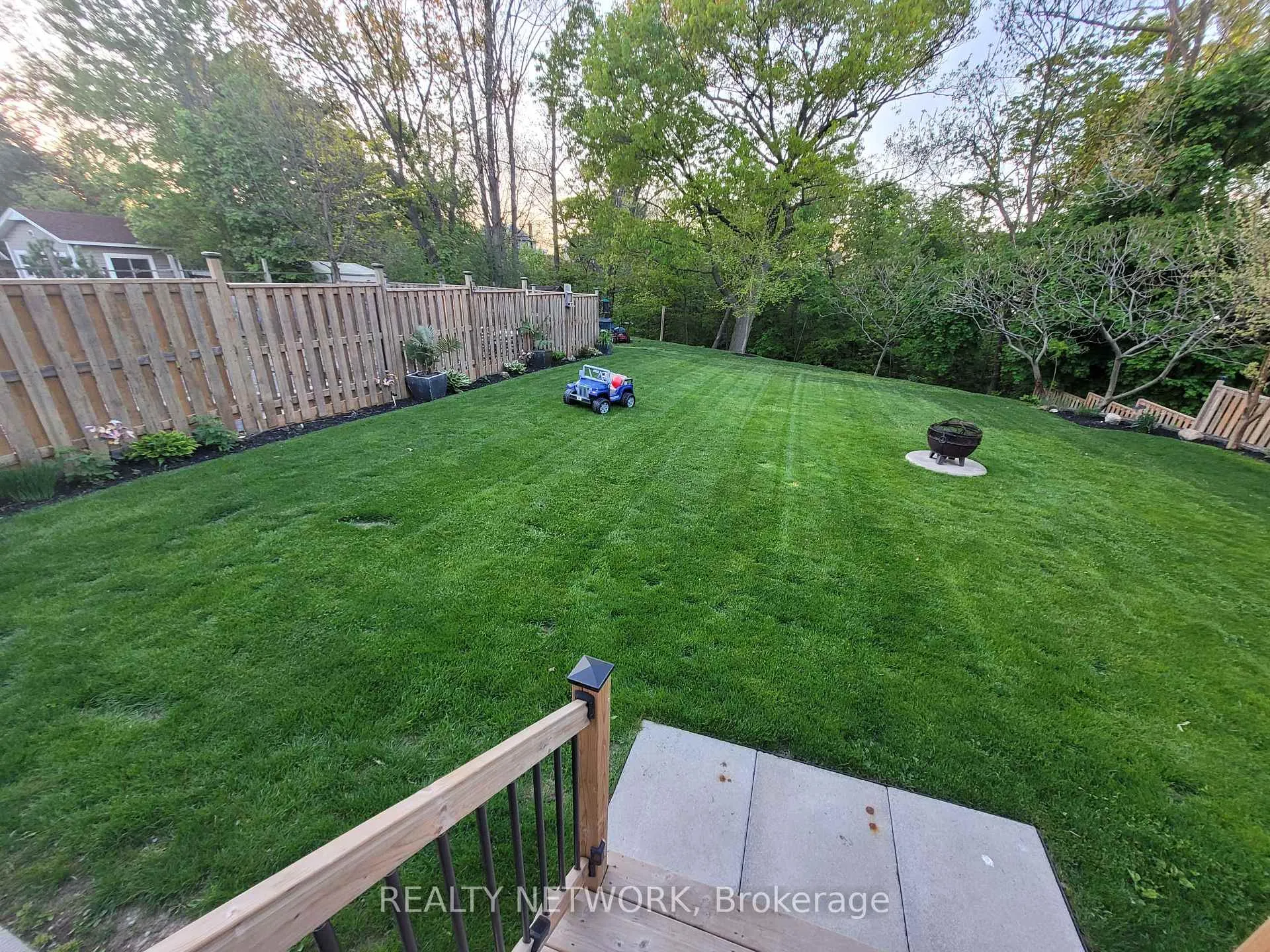 Photo 3 of 33 Rosedale Avenue, St. Catharines, Secord Woods — HOMEH