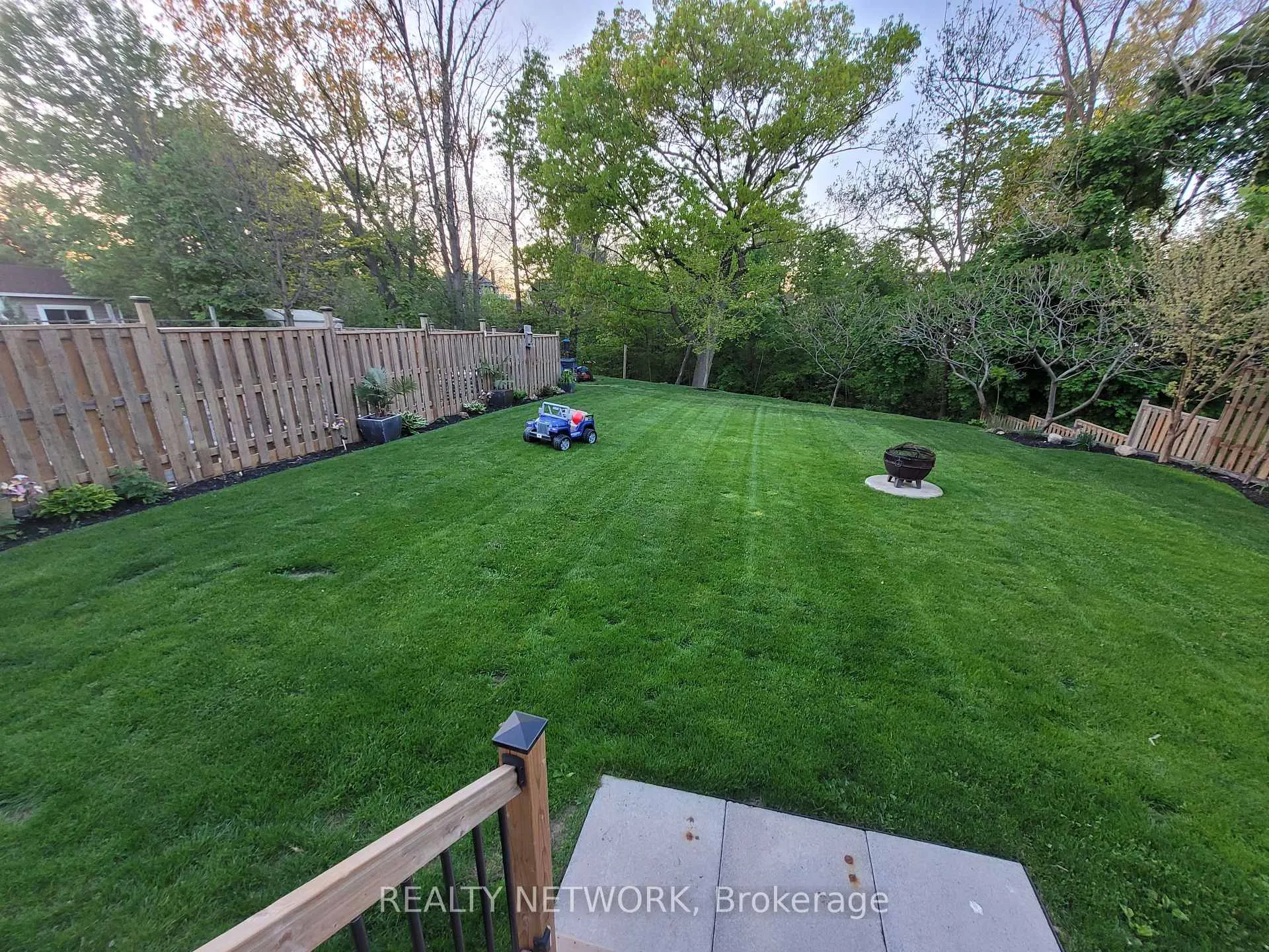 Photo 4 of 33 Rosedale Avenue, St. Catharines, Secord Woods — HOMEH