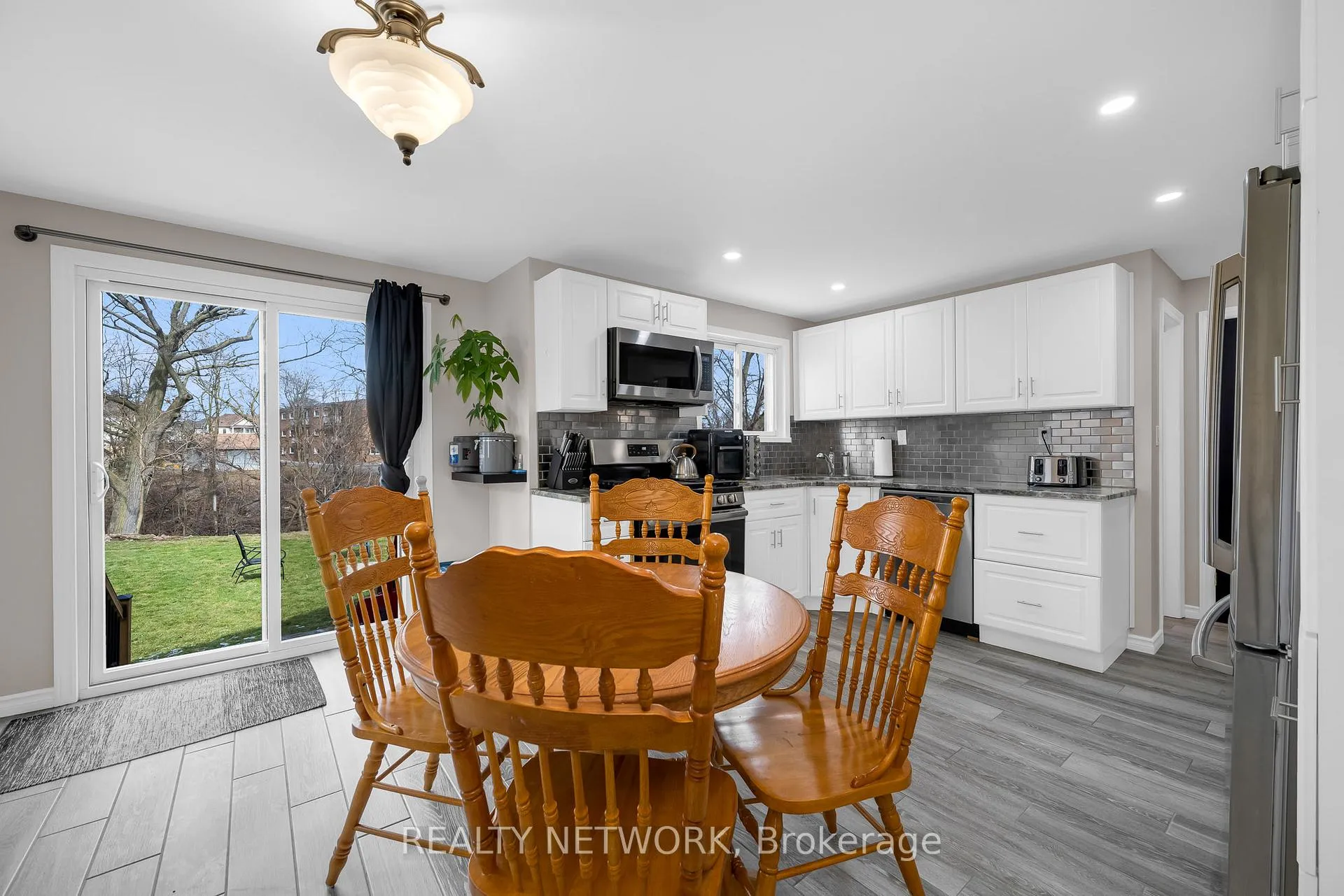 Photo 13 of 33 Rosedale Avenue, St. Catharines, Secord Woods — HOMEH