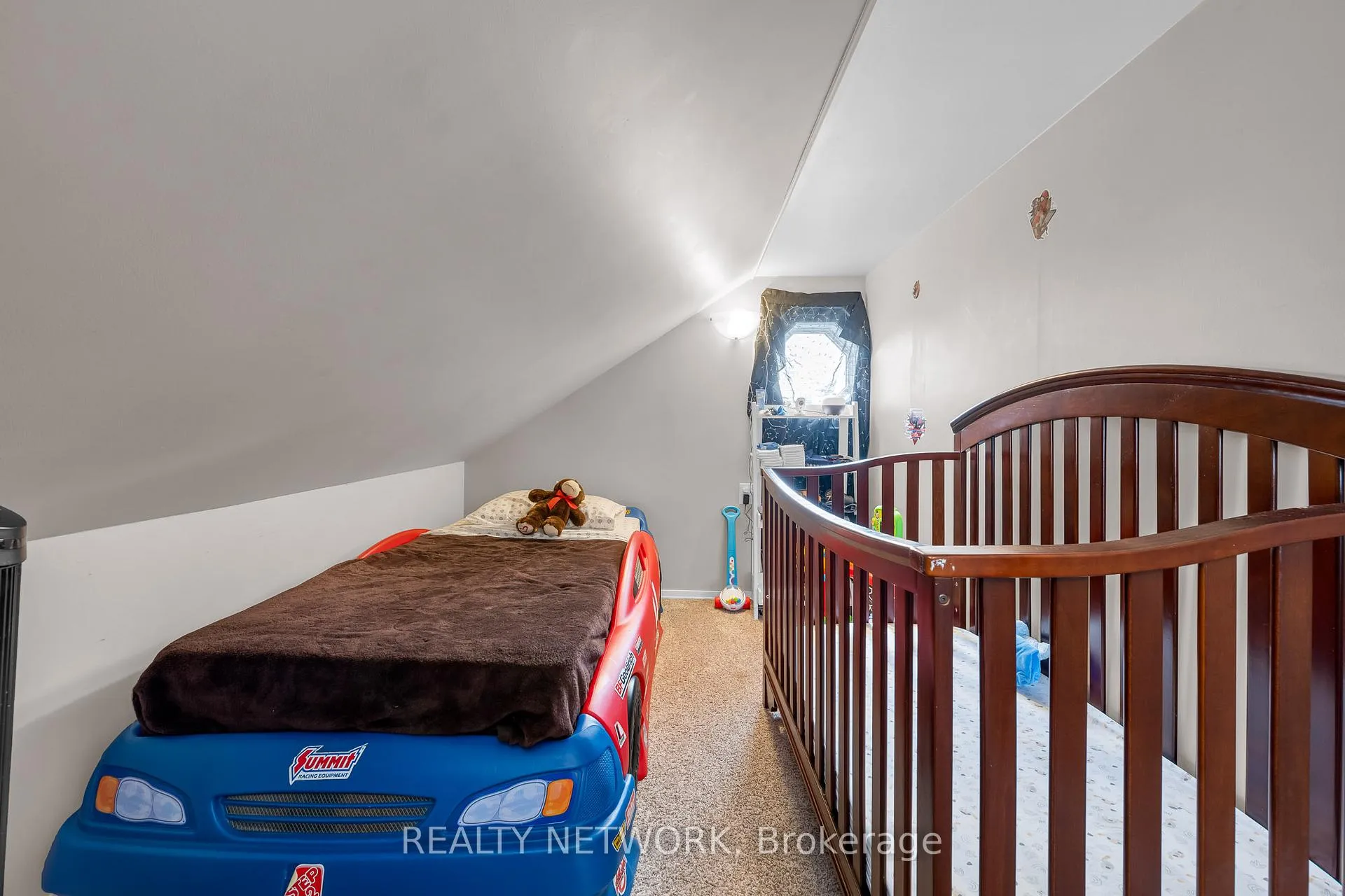 Photo 22 of 33 Rosedale Avenue, St. Catharines, Secord Woods — HOMEH