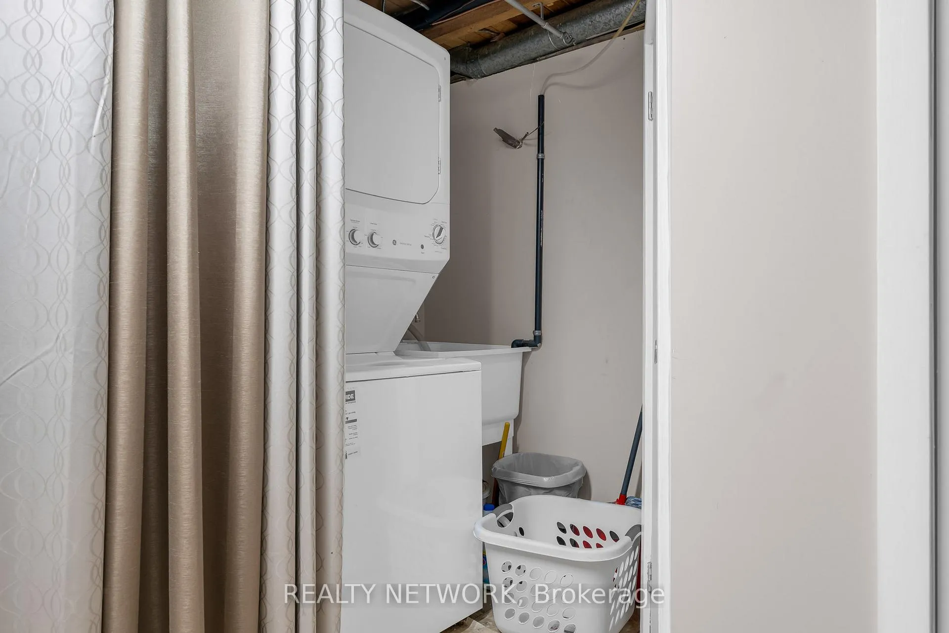 Photo 31 of 33 Rosedale Avenue, St. Catharines, Secord Woods — HOMEH
