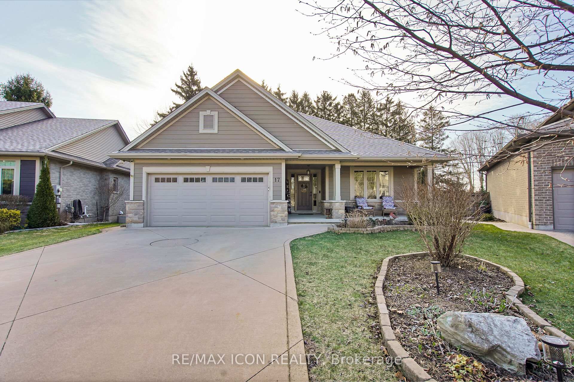 Front of 17 Tanager Place