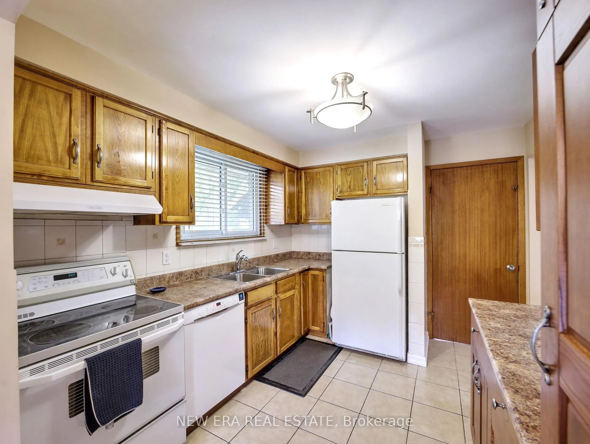 Photo 8 of 3311 Fairway Road, Niagara Falls, Casey — HOMEH