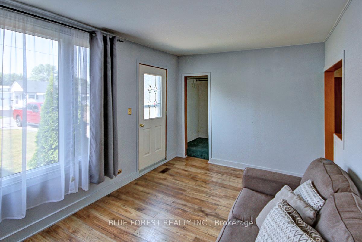 Photo 4 of 28 Mary Street E, St. Thomas — HOMEH