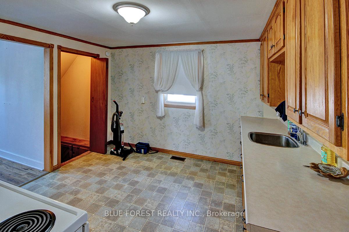 Photo 6 of 28 Mary Street E, St. Thomas — HOMEH